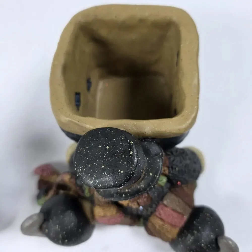Winter Decor Resin figurine pebble Star hat snow indoor 2001 Santas workshop